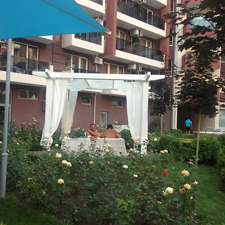 Admiral Plaza 아파트 *