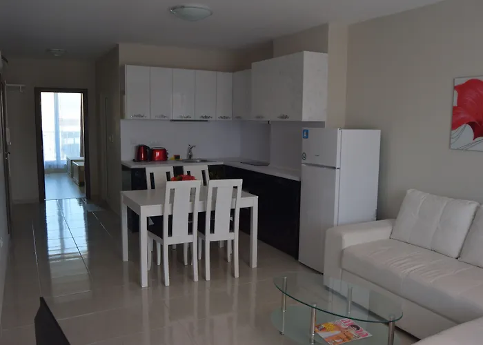 Admiral Plaza Appartement